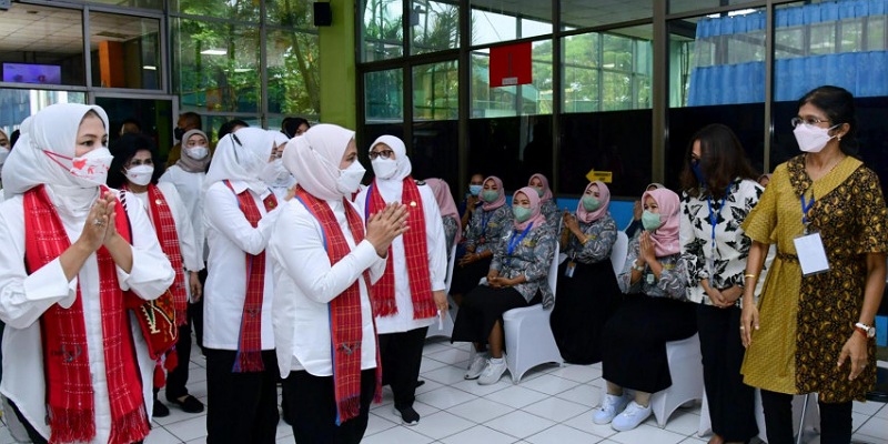 Ibu Iriana Joko Widodo dan Ibu Wury Ma'ruf Amin saat meninjau Pelaksanaan Tes IVA di Tangerang/Repro