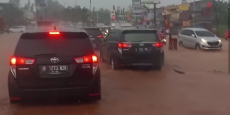 Banjir di Jalan Raya Rawa Buntu, Serpong, Kita Tangsel/RAS
