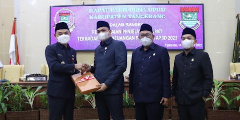 Wabup Mad Romli dalam serah terima RAPBD 2023 di rapat Paripurna DPRD Kabupaten Tangerang/Repro