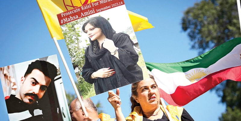 Unjuk rasa di Capitol Hill, AS, 28 September 2022, mengecam kematian Mahza Amini setelah ditangkap aparat keamanan Iran karena tidak mengenakan jilbab. -Drew Angerer/Getty Images/AFP-