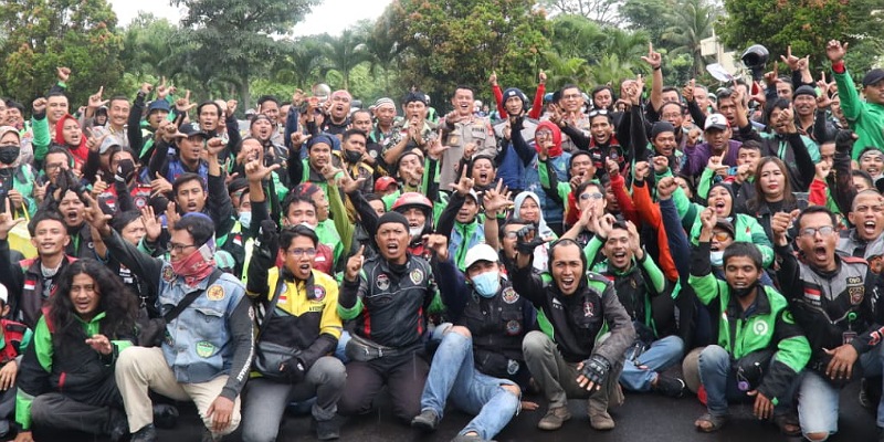 Kapolda Banten Irjen Pol Rudy Heriyanto bersama 300 Ojol dalam acara ngopi bareng/HDR