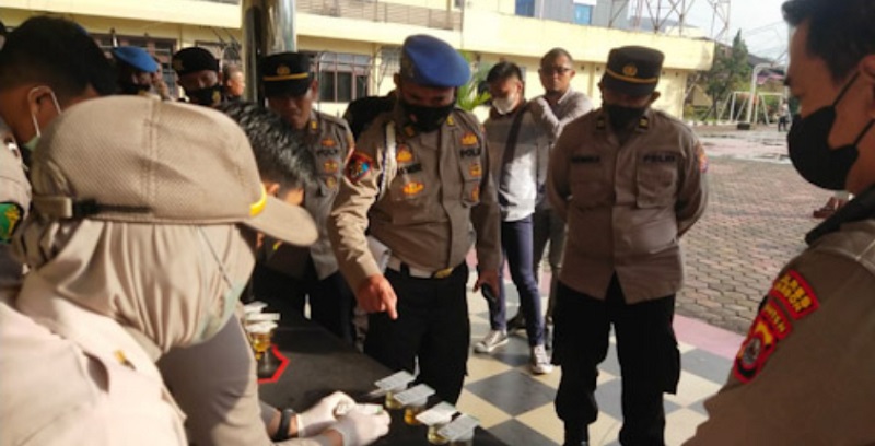 Bidpropam Polda Banten melaksanakan te urine terhadap personel Polres Cilegon/Repro