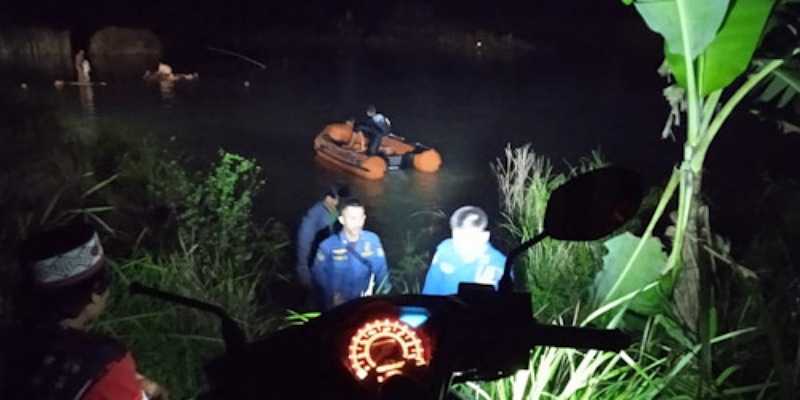 Pencarian korban tenggelam di bekas galian tanah di kampung Panongan/Repro