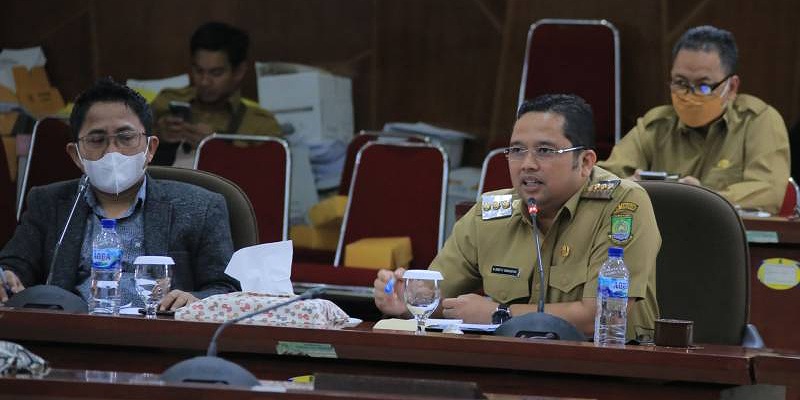 Walikota Tangerang Arief Wismansyah saat rapat dengan Badan Anggaran DPRD Kota Tangerang membahas program 2023/Repro