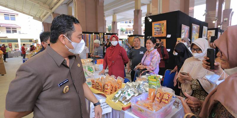 Walikota Tangerang Arief Wismansyah saat meninjau kegiatan Bazar dan Lomba Kreasi Pangan Lokal KWT/Dok