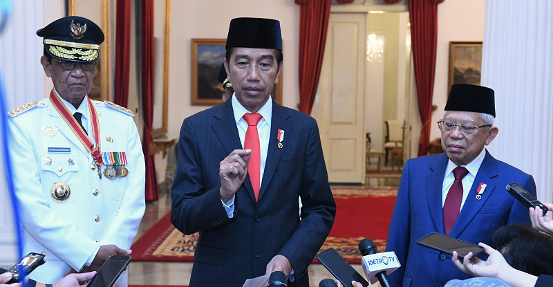 Presiden Jokowi memmberikan keterangan pers usai melantik Gubernur dan Wagub DIY, di Istana Negara, Jakarta, Senin (10/10)/BPMI Setpres