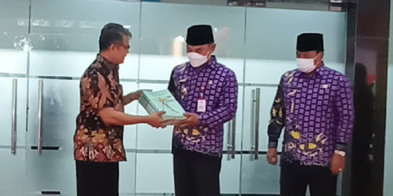 Penyerahan sertifkat dari BPN Kabupaten Tangerang ke Pemkab Tangerang/Repro