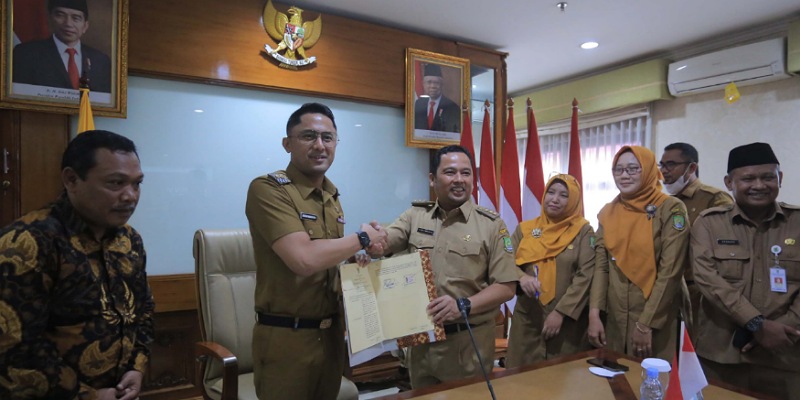 Bupati Bandung Barat Hengky Kurniawan melakukan nota kesepahaman dengan Walikota Tangerang Arief Wismansyah terkait kerjasama mengadopsi Aplikasi Porprov Tangerang/Dok