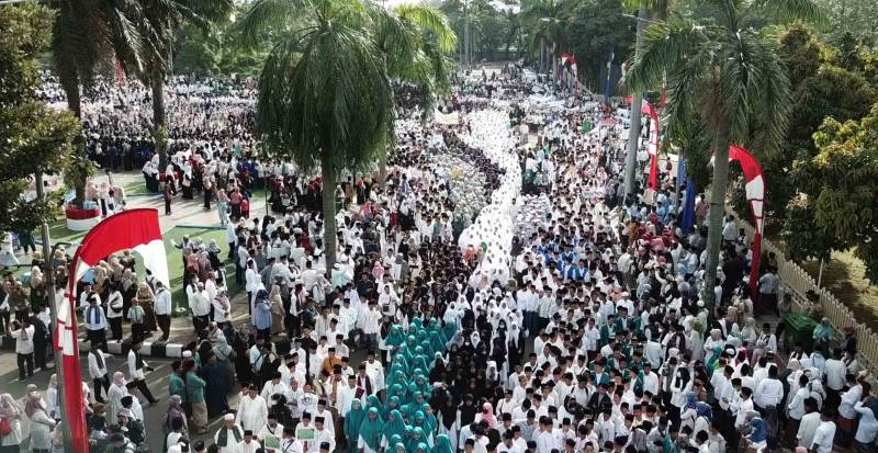 Puluhan ribu santri di Kota Tangerang tumpah ke jalan mengikuti acara Kirab Santri/Dok