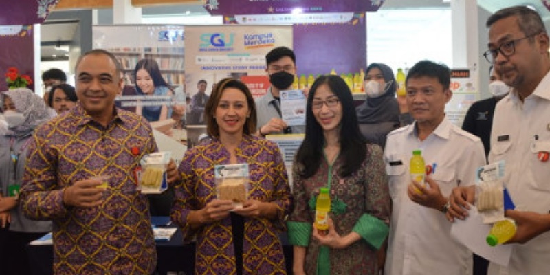 Bupati Tangerang Ahmed Zaki Iskandar mengimbau ASN untuk membeli produk UMKM lokal/Repro