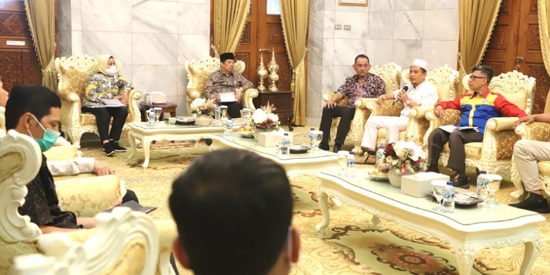 Bupati Serang Ratu Tatu Chasanah menggelar pertemuan dengan sejumlah organisasi buruh jelang penetapan UMK/Ist