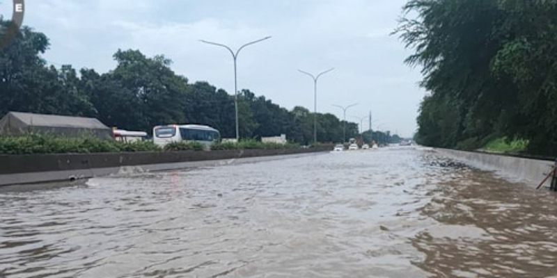 Banjir di Tol Jakarta-Merak/Repro