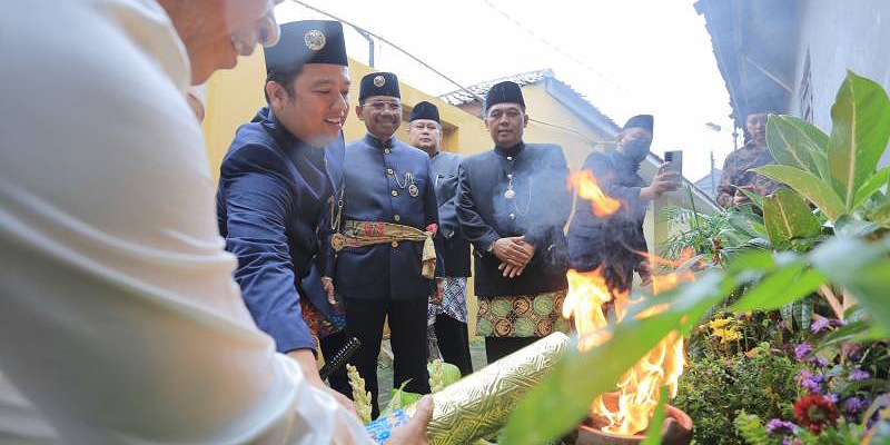 Walikota Tangerang Arief Wismansyah menyalakan Obor Porprov Banten/Repro