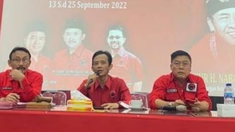Ketua Bappilu PDIP Banten Muklis (tengah)/Repro
