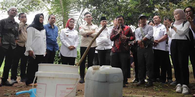 Bupati Serang, Ratu Tatu Chasanah melihat pelatihan khusus petani/HEN