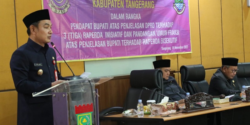 Wakil Bupati Tangerang Mad Romli menyampaikan pendapat terkait tiga Raperda Inisiatif DPRD Tangerang/Repro
