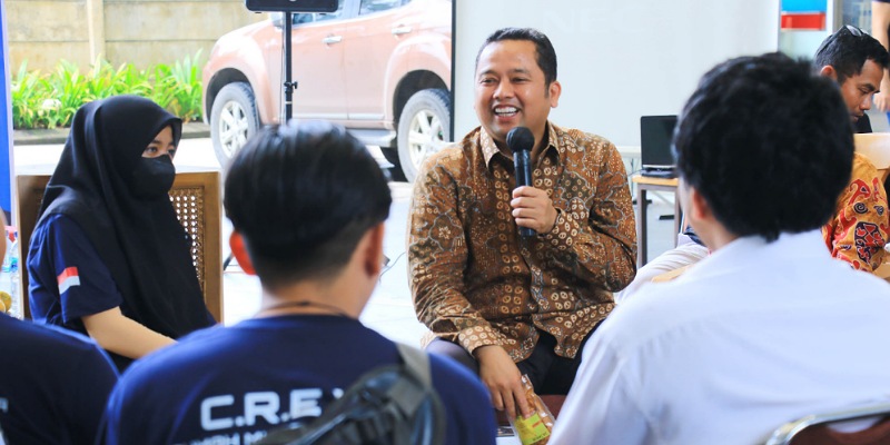 Walikota Tangerang Arief Wismansyah berbagi ilmu wirausaha dengan komunitas pemuda/Repro