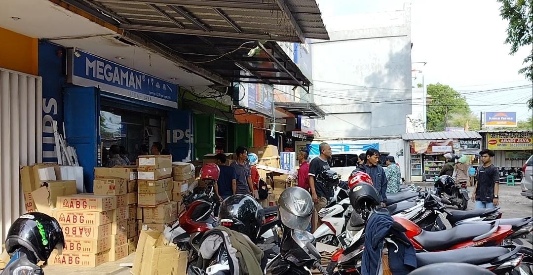 Warga Kota Serang memburu Set Top Box TV Digital/HEN