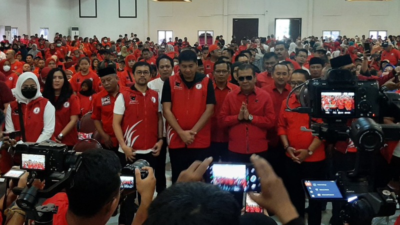 Ketum DPP Taruna Merah Putih Maruarar Sirait Sirait dan Pengurus DPD TMP Banten/Repro