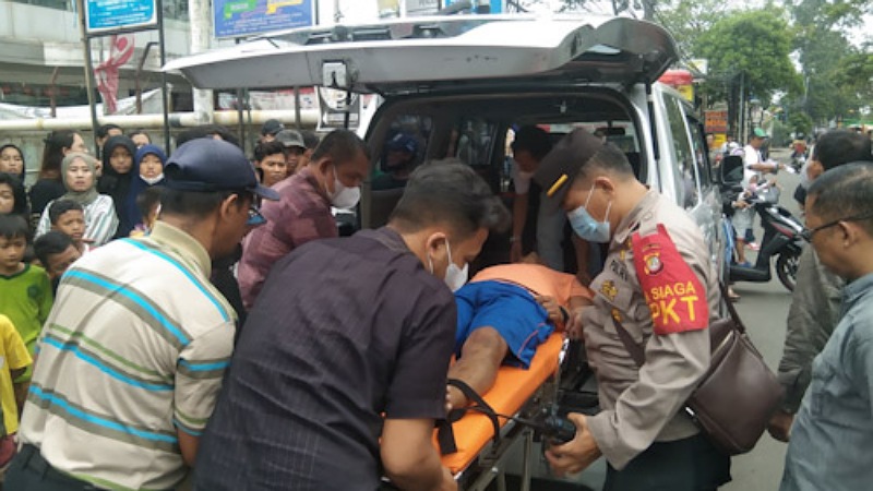 Pengemudi terkena serangan jantung di jalan di evakuasi petugas kesehatan/Repro