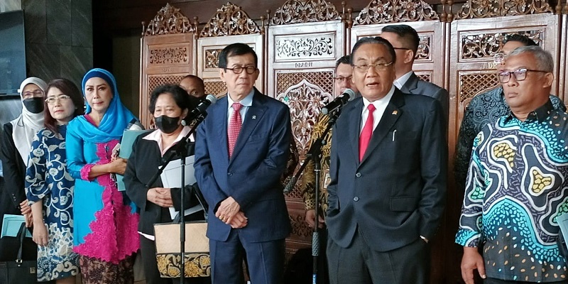 Ketua Komisi III DPR RI Bambang Wuryanto bersama Menteri Hukum Dan HAM Yasonna Laoly saat Konferensi pers usai pengesahan UU KUHP/Repro