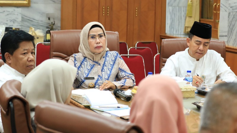 Bupati Serang Ratu Tatu Chasanah memimpin rapat koordinasi siapkan multi program atasi PHK/Ist