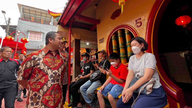 Walikota Tangerang Arief Wismansyah melakukan pengecekan Vihara yang akan digunakan perayaan Imlek/Repro