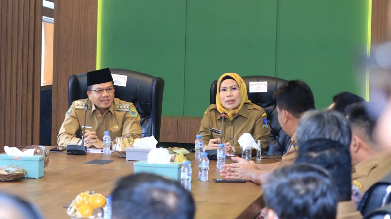 Pemkab Serang diwakili Bupati Ratu Tatu Chasanah menjalin kerjasama kolaborasi program dengan Pemkab Bandung yang diwakili langsung Bupati M Dadang Supriatna/Ist