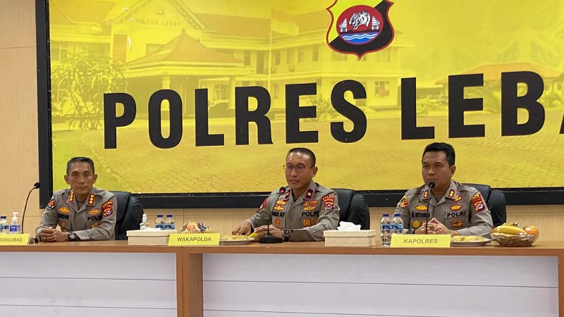 Wakapolda Banten Brigjen Pol Sabilul Alif memberikan klarfikasi video baku hantam TKA terjadi di Lebak adalah Hoax/Repro