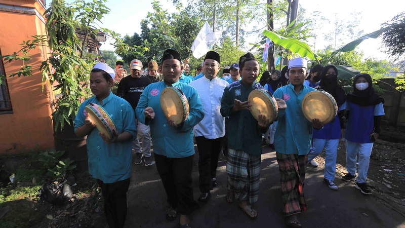 Walikota Tangerang Arief R Wismansyah bersama warga mengikuti pawai taaruf menyambut bulan ramadhan/Repro