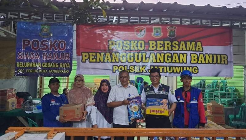 Bantuan makanan untuk korban genangan banjir di Kota Tangerang/Repro