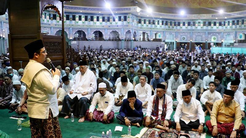 Walikota Tangerang saat pelaksanaan awal tarawih ramadhan pertama di mAsjid Al Azhom Kota Tangerang/Repro