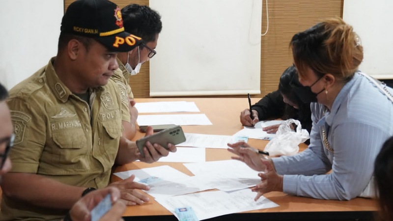 Para PSK yang terjaring razia di Kabupaten Tangerang sedang didata/Repro