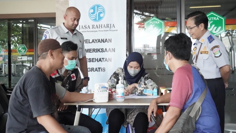 Pengecekan kesehatan untuk sopir dan kondektur di Kabupaten Tangerang. (Foto: Repro)