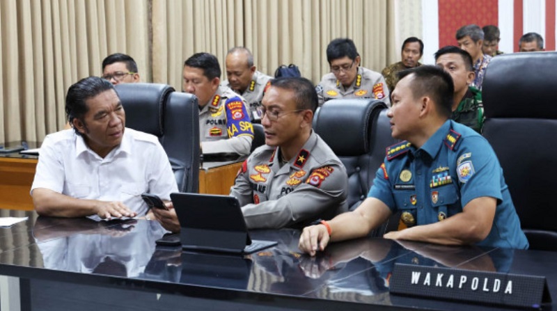 Pj Gubernur Banten Al Muktabar (paling kiri) saat mengikuti Rapat Koordinasi Lintas Sektoral Idul Fitri 1444 H/Repro