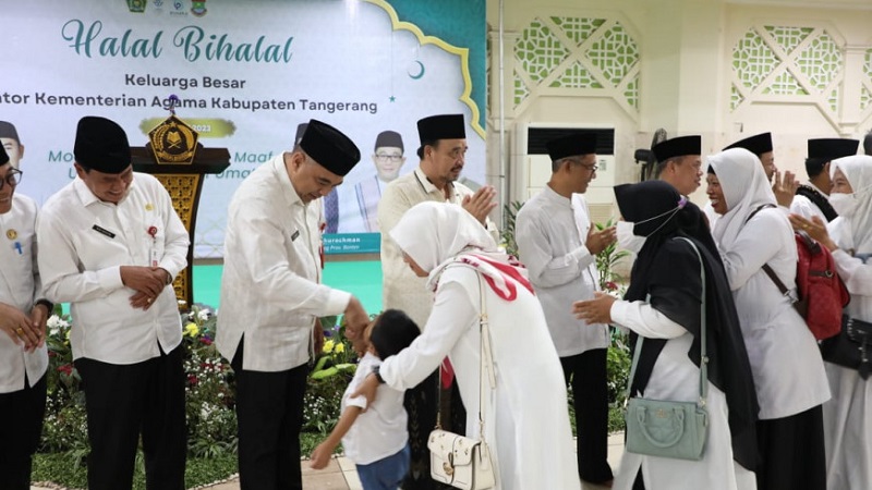 Bupati Tangerang Ahmed Zaki Iskandar saat halal bihalal keluarga Kemenag Pemkab Tangerang. (Foto: Repro)