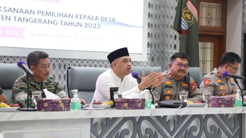 Bupati Tangerang A. Zaki Iskandar saat memimpin Rapat Koordinasi Pimpinan Daerah (Forkopimda) terkait pelaksanaan Pilkades serentak. (Foto: Dok Pemkab)