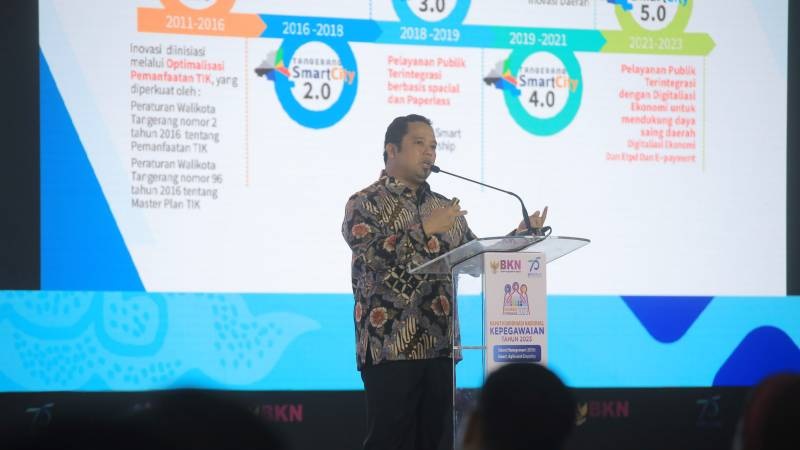 Walikota Tangerang Arief Wismansyah memaparkan manajemen kepegawaian Kota Tangerang  di Rakonas BKN di Bandung. (Foto: Dok Pemkot)