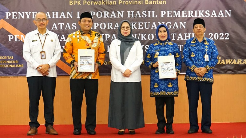 Bupat Serang Ratu Tatu Chasanah menerima Opini WTP untuk LKPD tahun 2022. WTP buat Kabupaten Serang merupakan yang ke 12 secara berturut-turut. (Foto: Komat)
