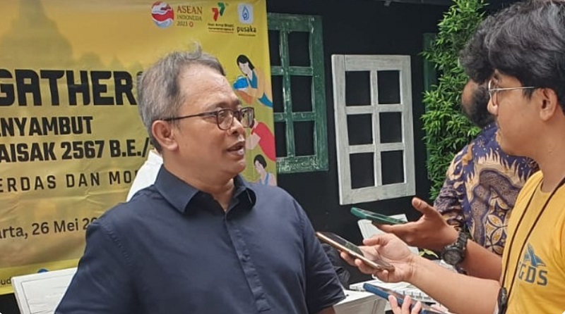 Staf Khusus Menag Wibowo Prasetyo memberikan keterangan pers. (Foto: Dok Kemenag)