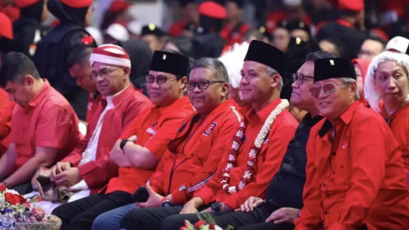 Sekjen PDIP Hasto Kristiyanto bersama Bacapres 2024 Ganjar Pranowo. (Foto: JawaPs.Com)