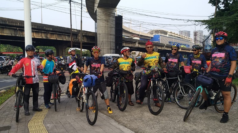 B2W Tangsel menggelar Tour D'Tugu dari Tangsel ke Jogjakarta. (Foto: KedaiPena)