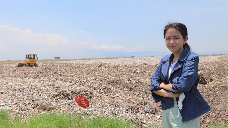 Rania Naura Anindhita Amig penemu eco-lindi untuk mencegah sampah di TPA Benowo, yang ada di dekat Stadion Gelora Bung Tomo.(Foto: Disway)