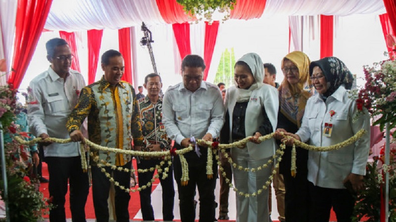 Pj Gubernur Banten Al Muktabar saat meresmikan  Kawasan Industri Terpadu PT Sinar Texindo Utama (STU). (Foto: Dok Pemprov)