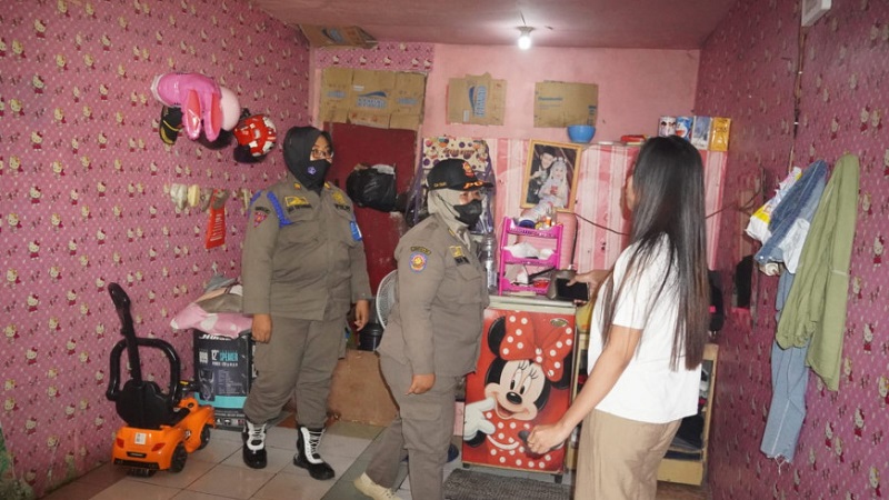 Satpol PP Kabupaten Tangerang melakukan sidak tempat yang diduga dijadikan prostistusi. (Foto: Dok Pemkab)