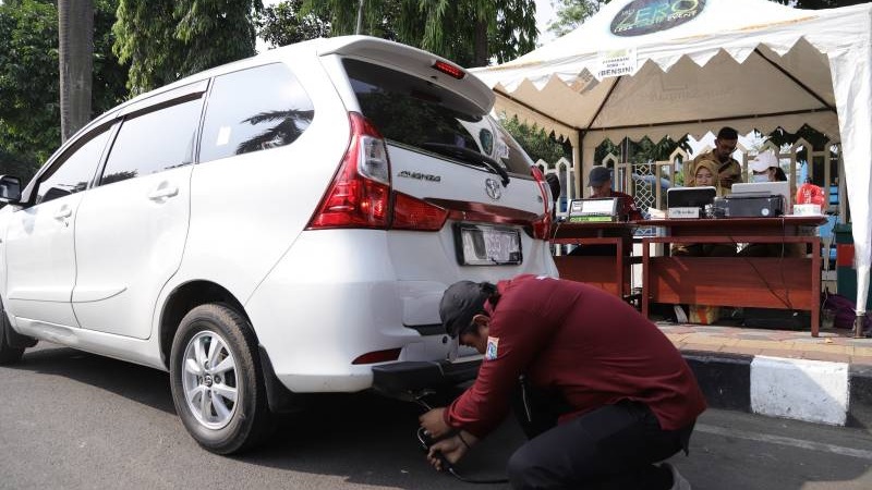 Dinas Lingkungan Hidup (DLH) Kota Tangerang melaksanakan uji emisi gratis. (Foto: Dok Pemkot)