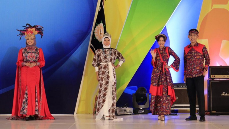 Batik khas Kabupaten Tangerang tampil di  Fashion Show Wastra Nusantara Apkasi Otonomi Expo 2023. (Foto: Dok Pemkab)