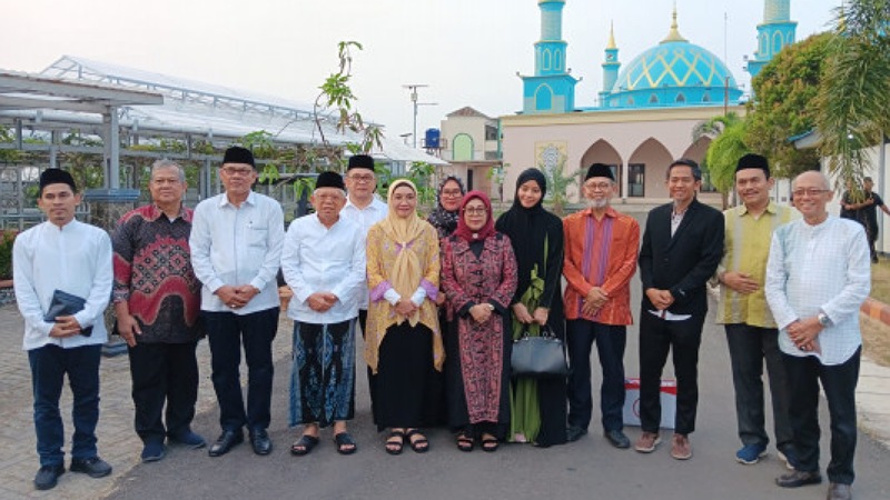 Kunjungan pengurus KDEKS Banten ke kediaman Wapres K. H Maruf Amin di Tanara, Banten. (Foto: Dok)