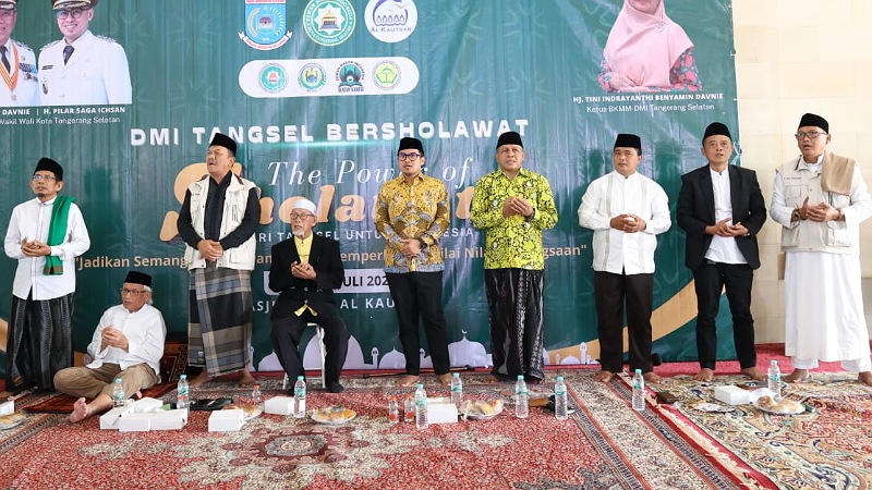 Wakil Walikota Tangsel Pilar Saga Ichsan menghadiri acara DMI Tangsel Bersalawat. (Foto: Dok Pemkot)