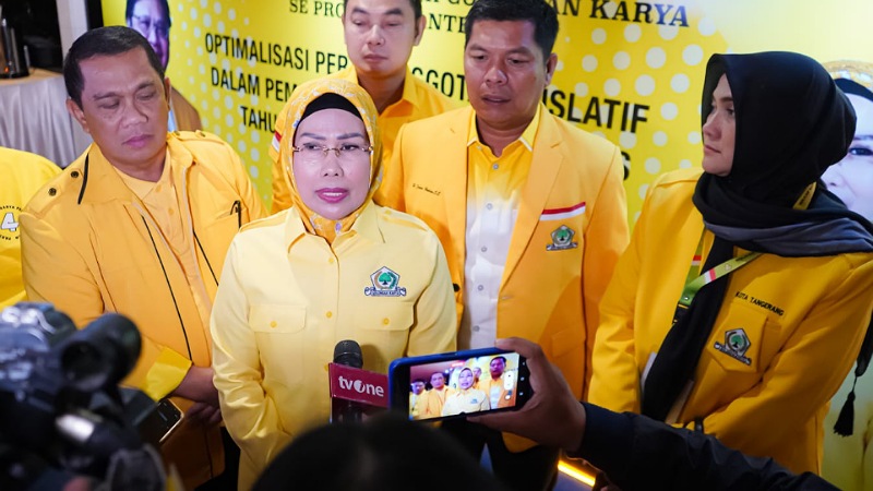 Ketua DPD Golkar Provinsi Banten Ratu Tatu Chasanah menyampaikan Golkar Banten solid dukung Airlangga Hartarto. (Foto: AMR)